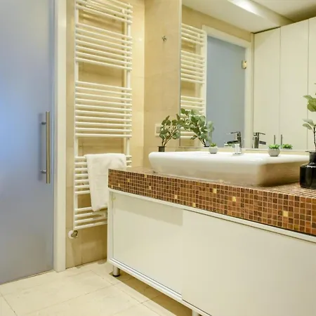 Wonderful In Prime North Location - Heaven For Extended * Bukareszt